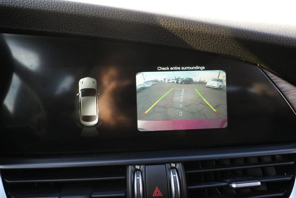 Used 2018 Alfa Romeo Giulia image 50