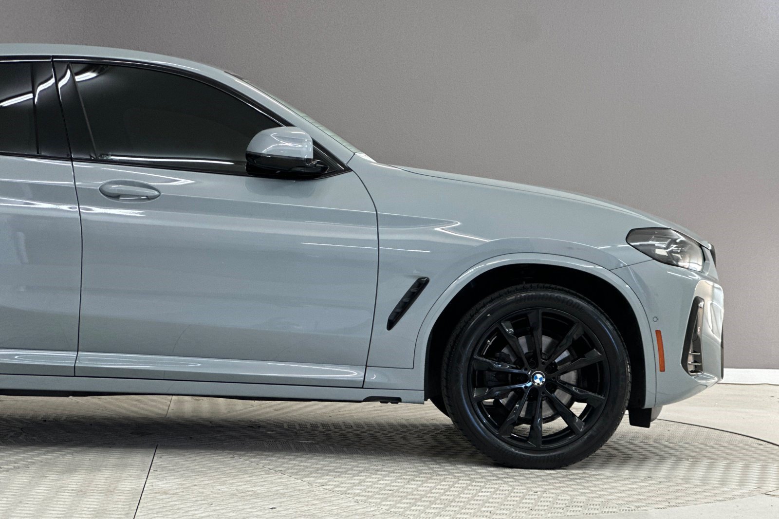 Certified 2025 BMW X4 xDrive30i w/ Premium Package AWD/4WD image 35