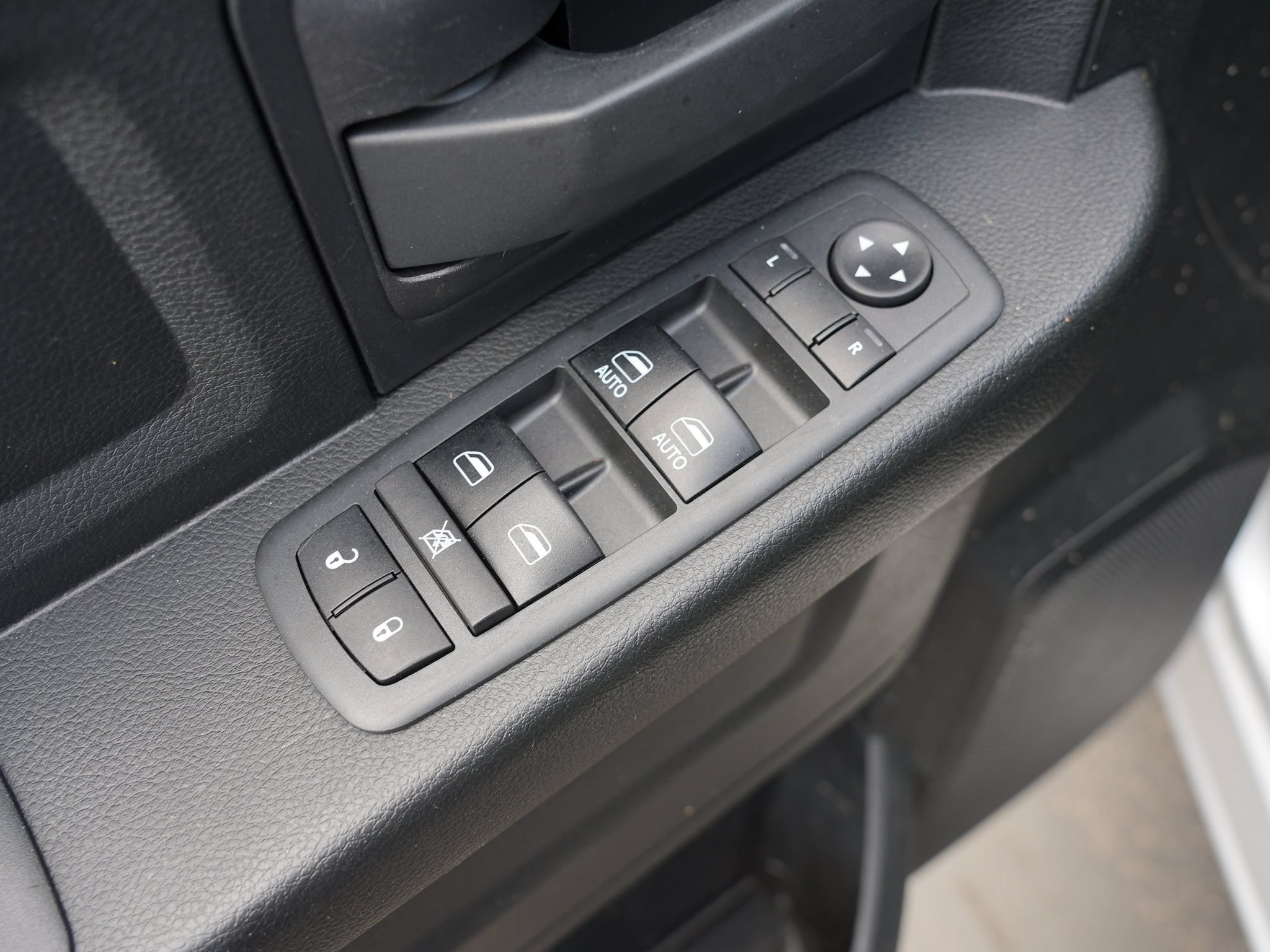 Used 2018 RAM 1500 ST AWD/4WD image 17