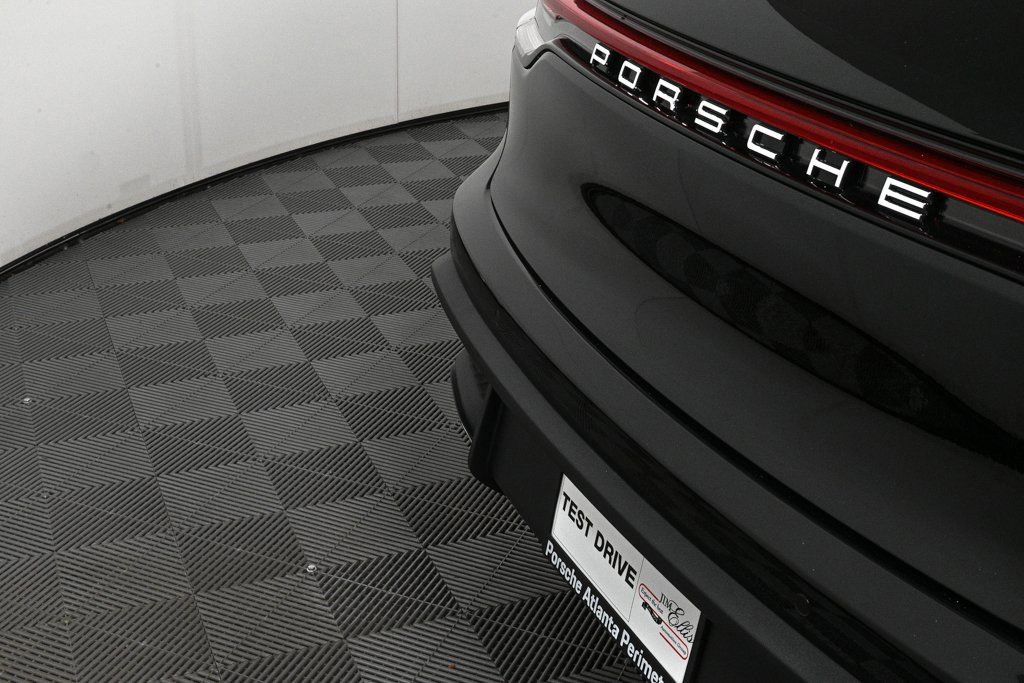 Certified 2026 Porsche Macan AWD/4WD image 37