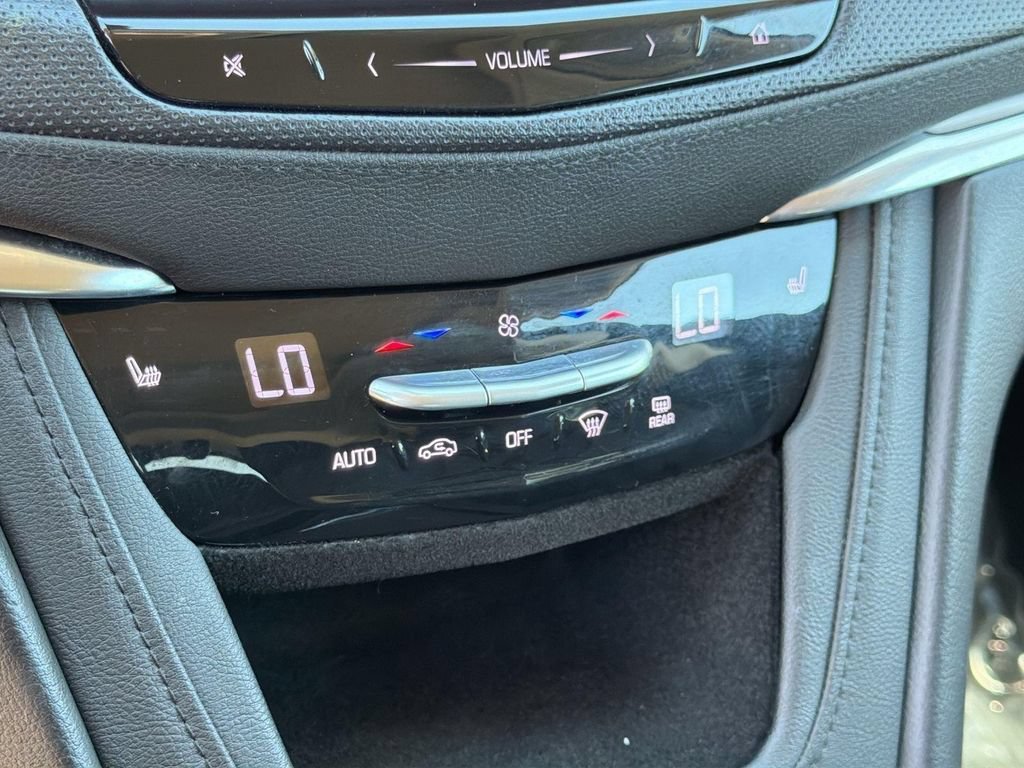 Used 2017 Cadillac XT5 Luxury w/ Driver Awareness Package FWD image 12