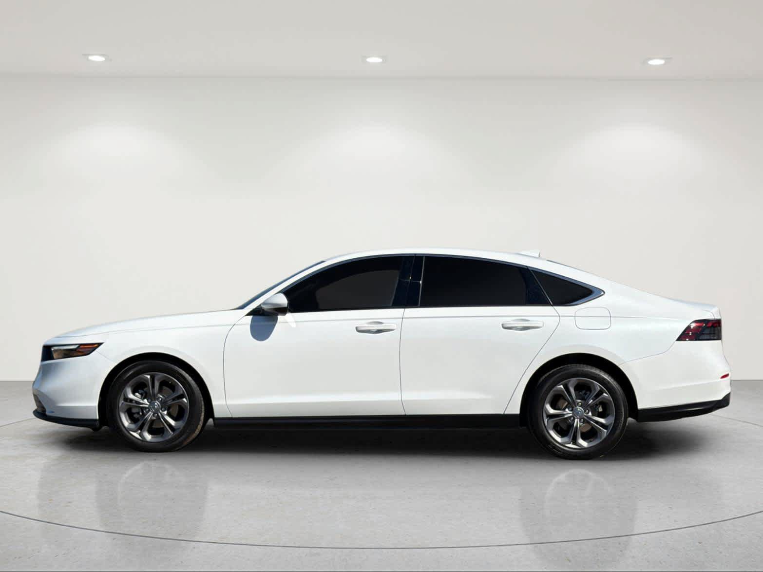 Used 2024 Honda Accord EX image 2