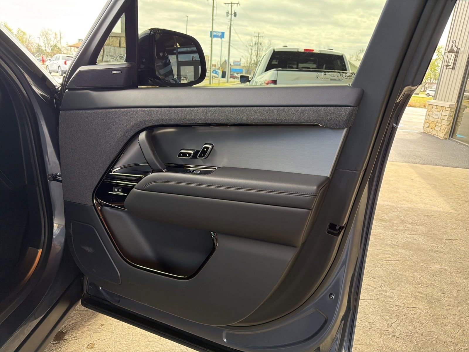 Used 2024 Land Rover Range Rover Sport Dynamic SE AWD/4WD image 7