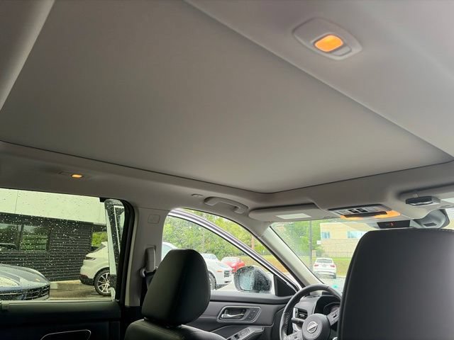 Used 2024 Nissan Rogue Platinum w/ Platinum Premium Package AWD/4WD image 5