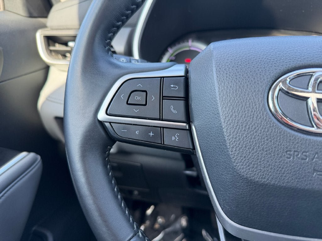 Used 2022 Toyota Highlander XLE AWD/4WD image 16