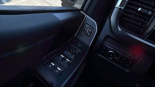 New 2026 Ford F350 Lariat w/ Black Appearance Package image 30