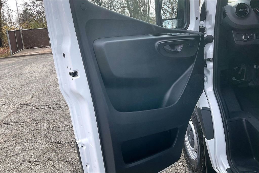 Used 2025 Mercedes-Benz Sprinter 2500 image 16