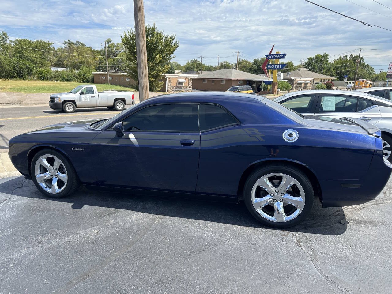 Used 2014 Dodge Challenger R/T RWD image 10