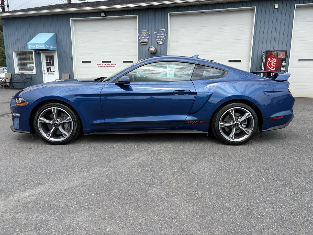 Used 2023 Ford Mustang GT Premium w/ Equipment Group 401A RWD image 2