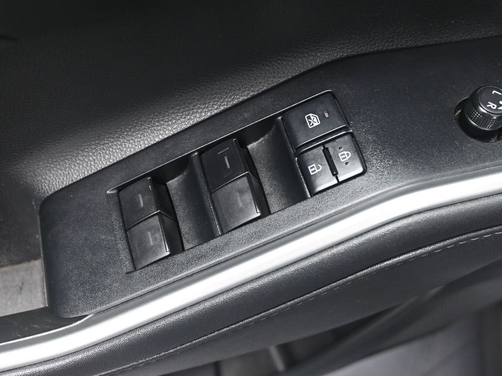 Used 2020 Toyota Highlander LE image 11