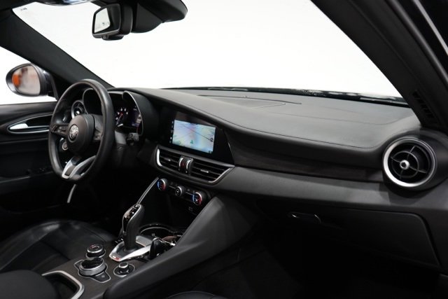Used 2022 Alfa Romeo Giulia Ti image 16