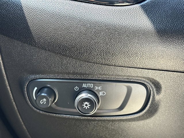 Used 2023 Chevrolet Equinox RS FWD image 28