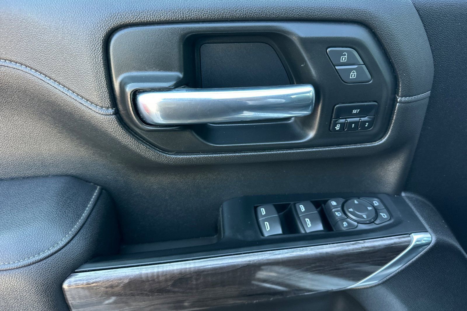 Used 2023 Chevrolet Silverado 2500 LTZ AWD/4WD image 11