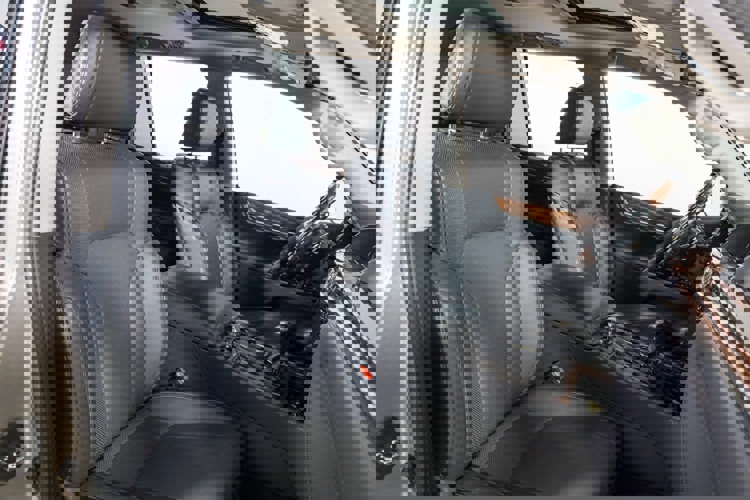 Used 2020 Lexus LX 570 4WD w/ Luxury Package image 29