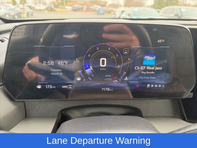 Certified 2025 Chevrolet Traverse LT w/ Driver Confidence Package image 14