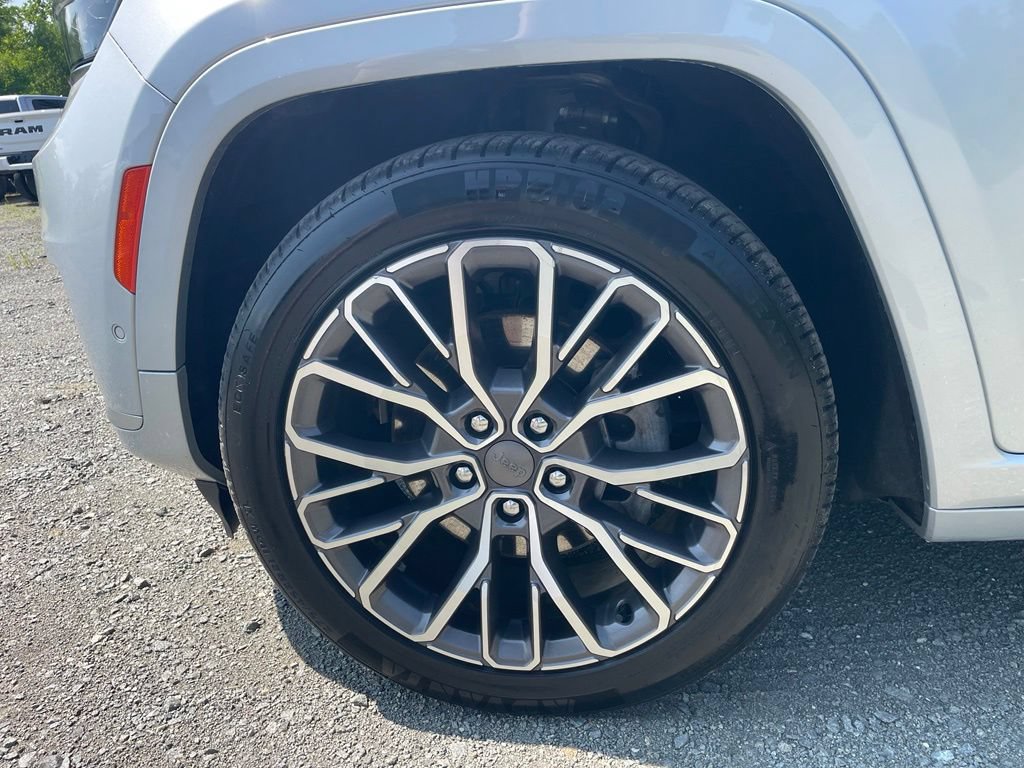 Used 2023 Jeep Grand Cherokee L Summit AWD/4WD image 26