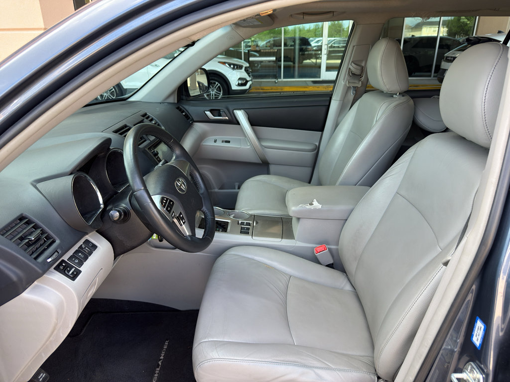 Used 2013 Toyota Highlander SE image 10