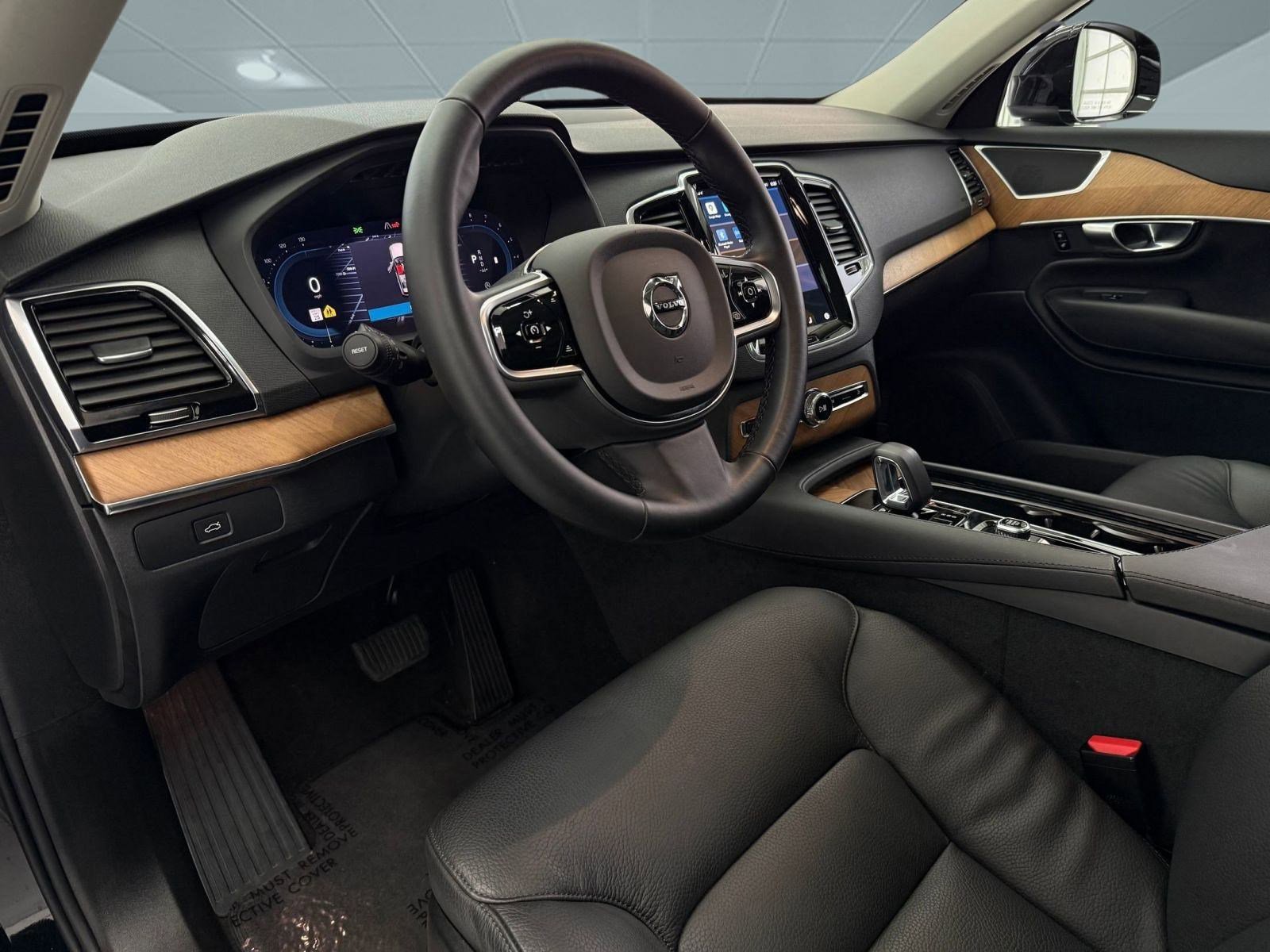 Used 2025 Volvo XC90 B6 Plus image 4