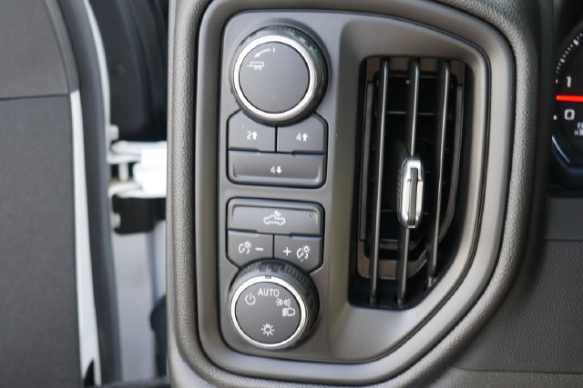 Used 2023 Chevrolet Silverado 2500 Custom w/ Custom Convenience Package AWD/4WD image 15