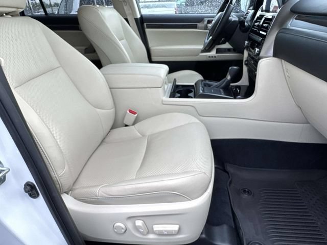 Used 2023 Lexus GX 460 Luxury w/ Accessory Package AWD/4WD image 11