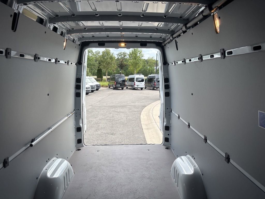 Used 2024 Mercedes-Benz Sprinter 2500 image 17