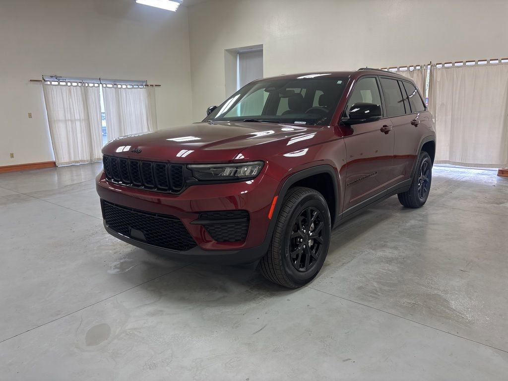Used 2024 Jeep Grand Cherokee Altitude image 4