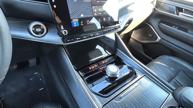 Used 2024 Jeep Wagoneer Series II w/ Flexible Seating Group image 14