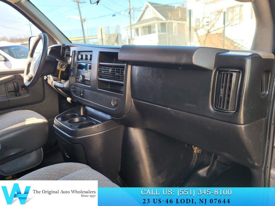 Used 2010 Chevrolet Express 2500 image 15