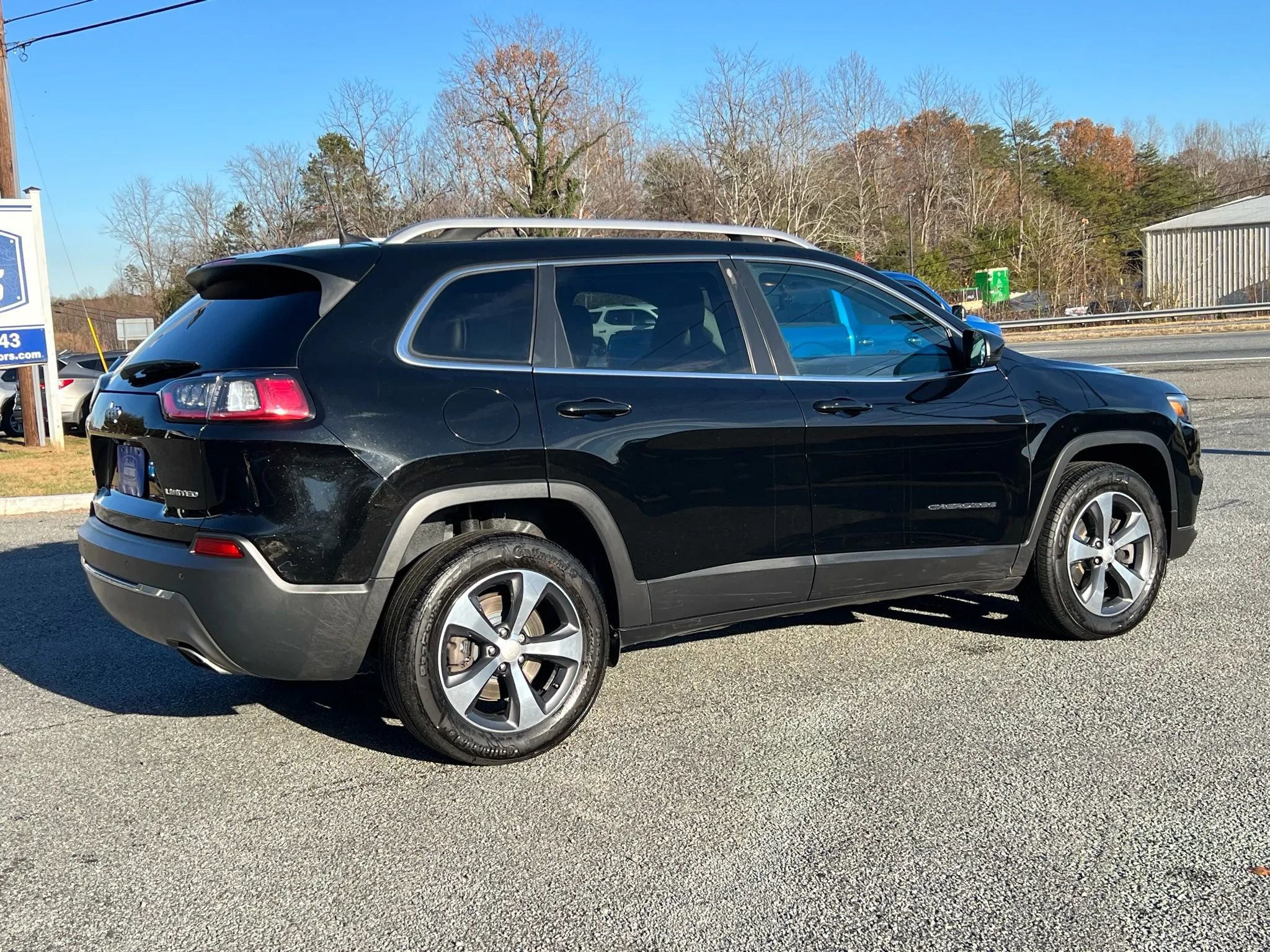 Used 2019 Jeep Cherokee Limited image 5