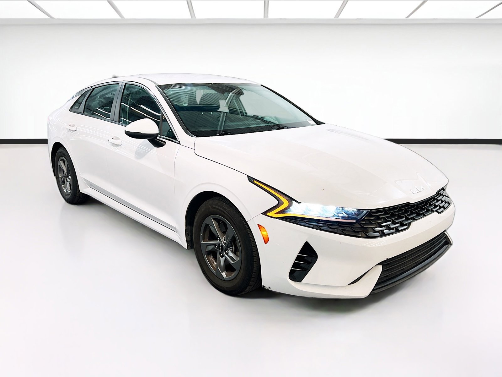 Used 2023 Kia K5 LXS FWD image 3