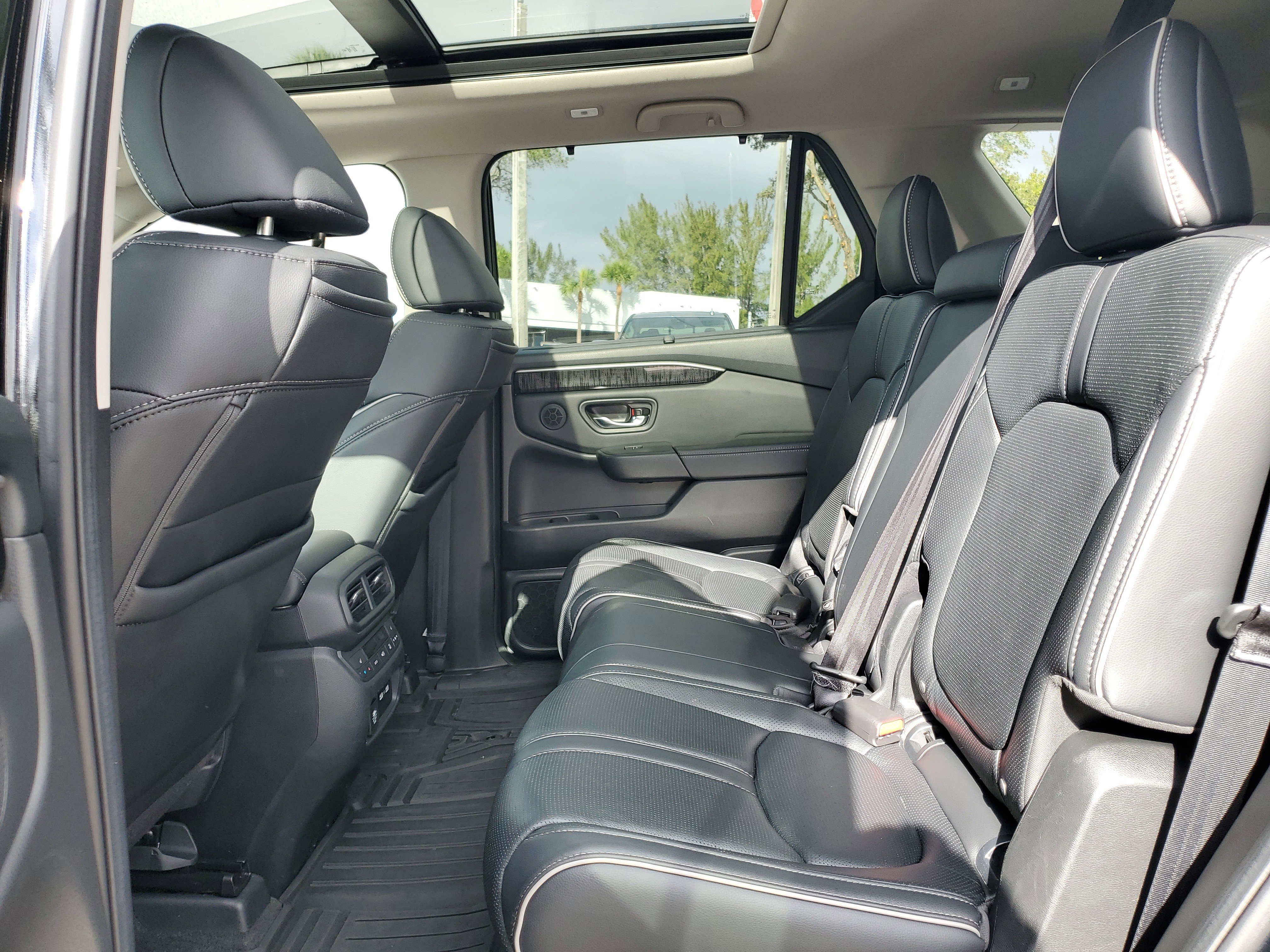 Used 2023 Honda Pilot Elite image 14