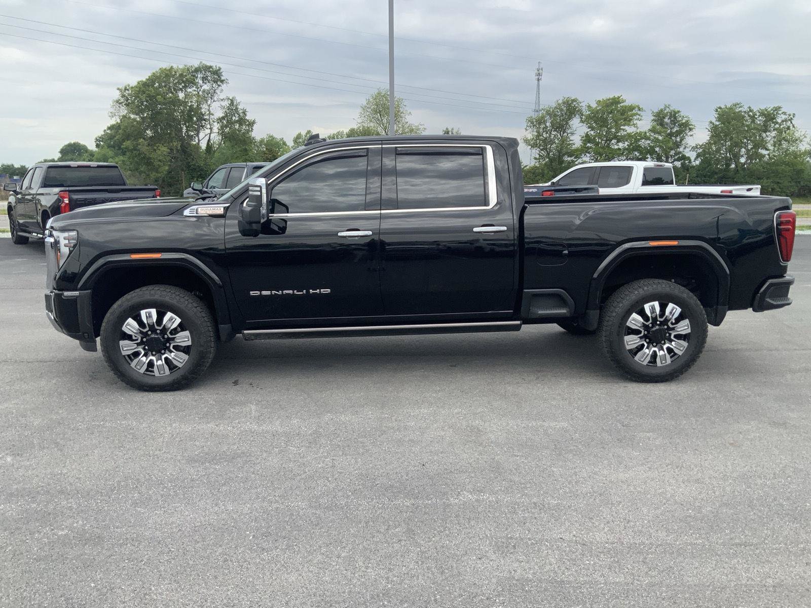 Used 2024 GMC Sierra 3500 Denali w/ Denali Reserve Package AWD/4WD image 7