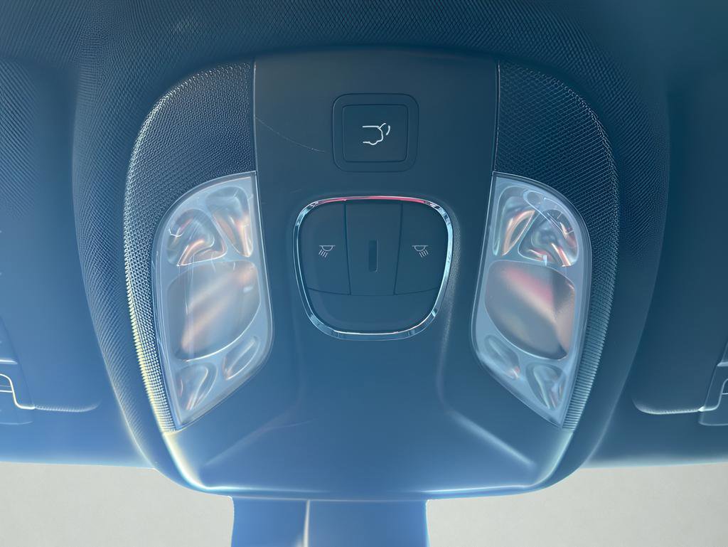 Used 2025 Jeep Compass Latitude w/ Convenience Group image 19