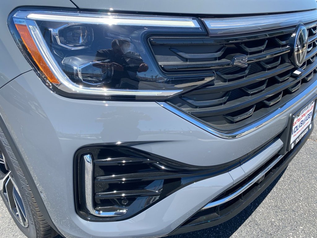 New 2025 Volkswagen Atlas Cross Sport SEL Premium R-Line image 9