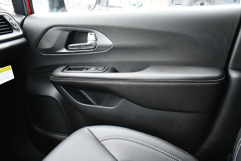 New 2026 Chrysler Pacifica Select image 19
