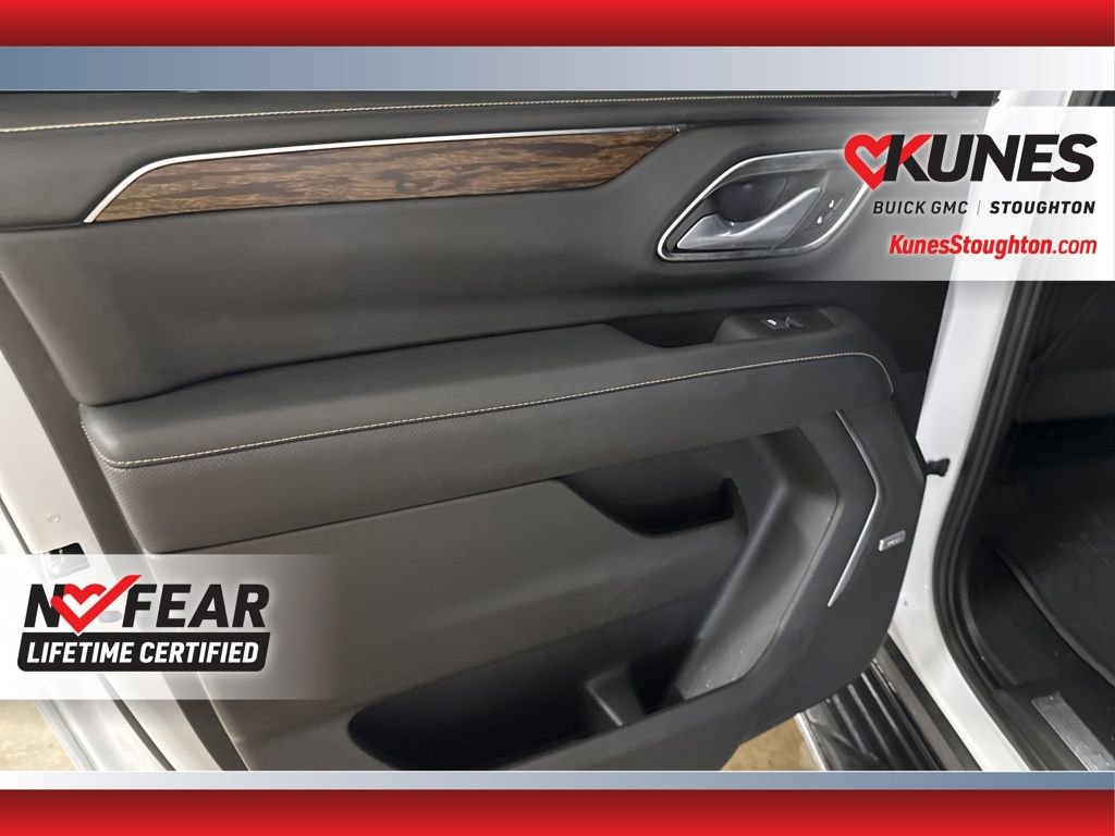 Used 2023 Chevrolet Suburban Premier image 32