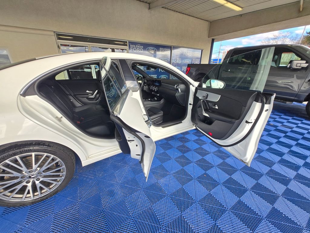 Used 2025 Mercedes-Benz CLA 250 4MATIC image 31