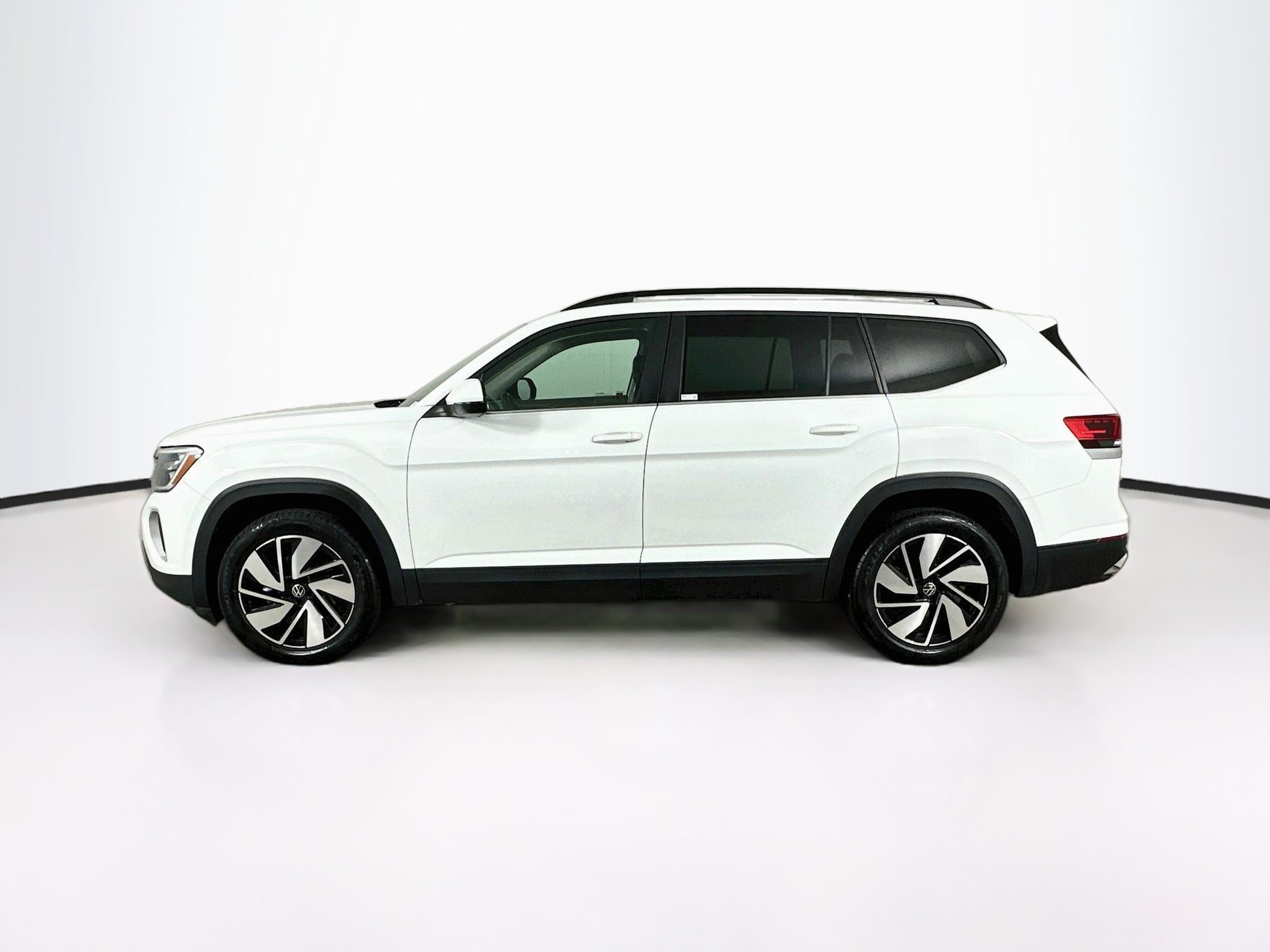 Used 2025 Volkswagen Atlas SE AWD/4WD image 4