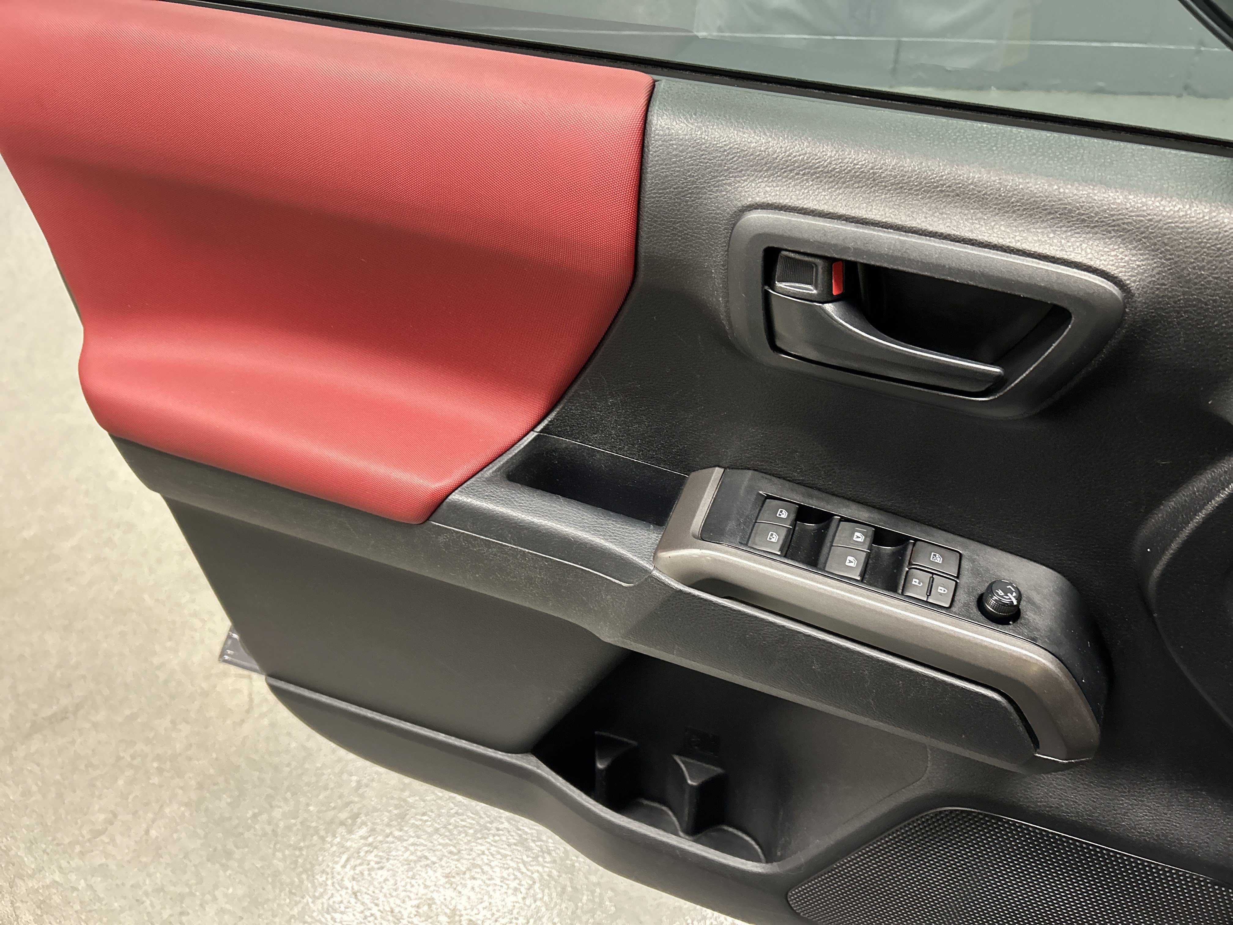 Used 2023 Toyota Tacoma SR5 AWD/4WD image 14