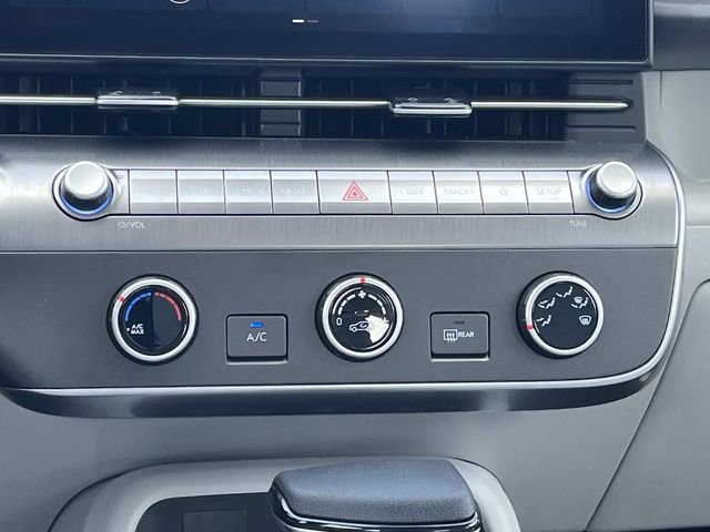 Certified 2025 Hyundai Kona SE image 16