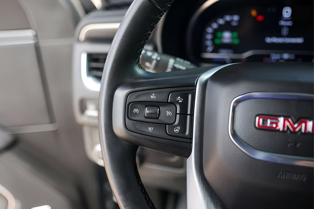 Used 2023 GMC Yukon SLT w/ SLT Luxury Package RWD image 14