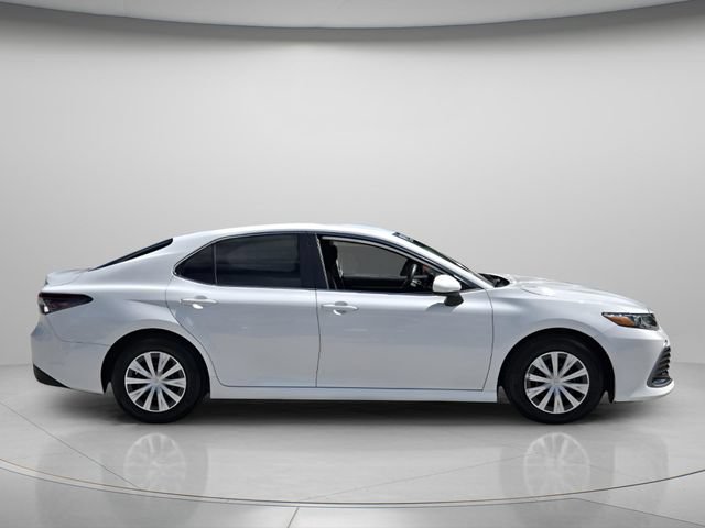 Used 2022 Toyota Camry LE FWD image 5