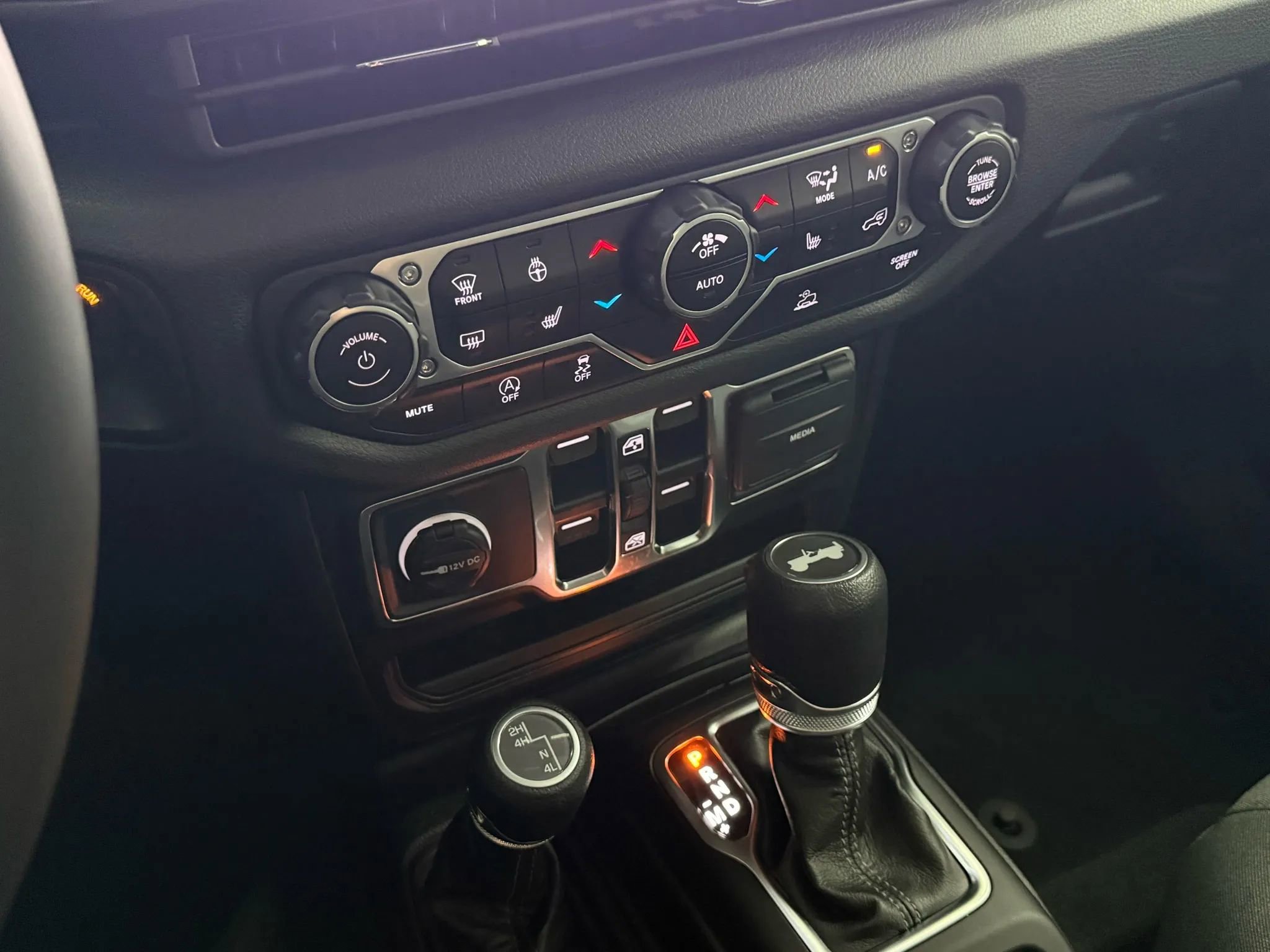 Used 2024 Jeep Wrangler Unlimited Sport image 36