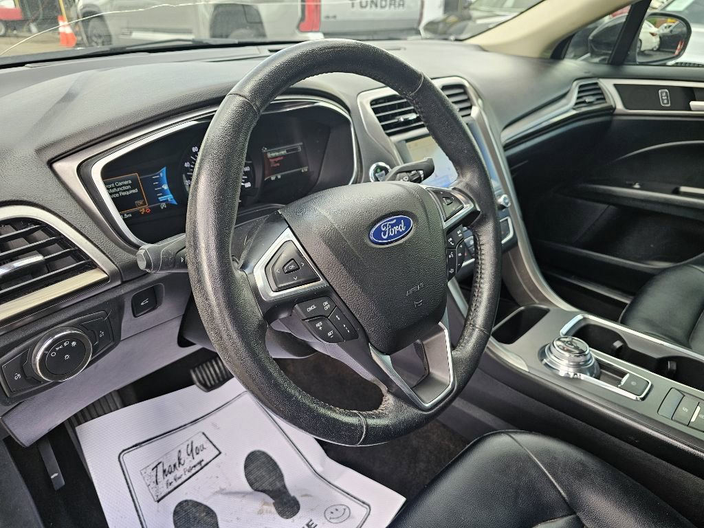 Used 2020 Ford Fusion SEL FWD image 16