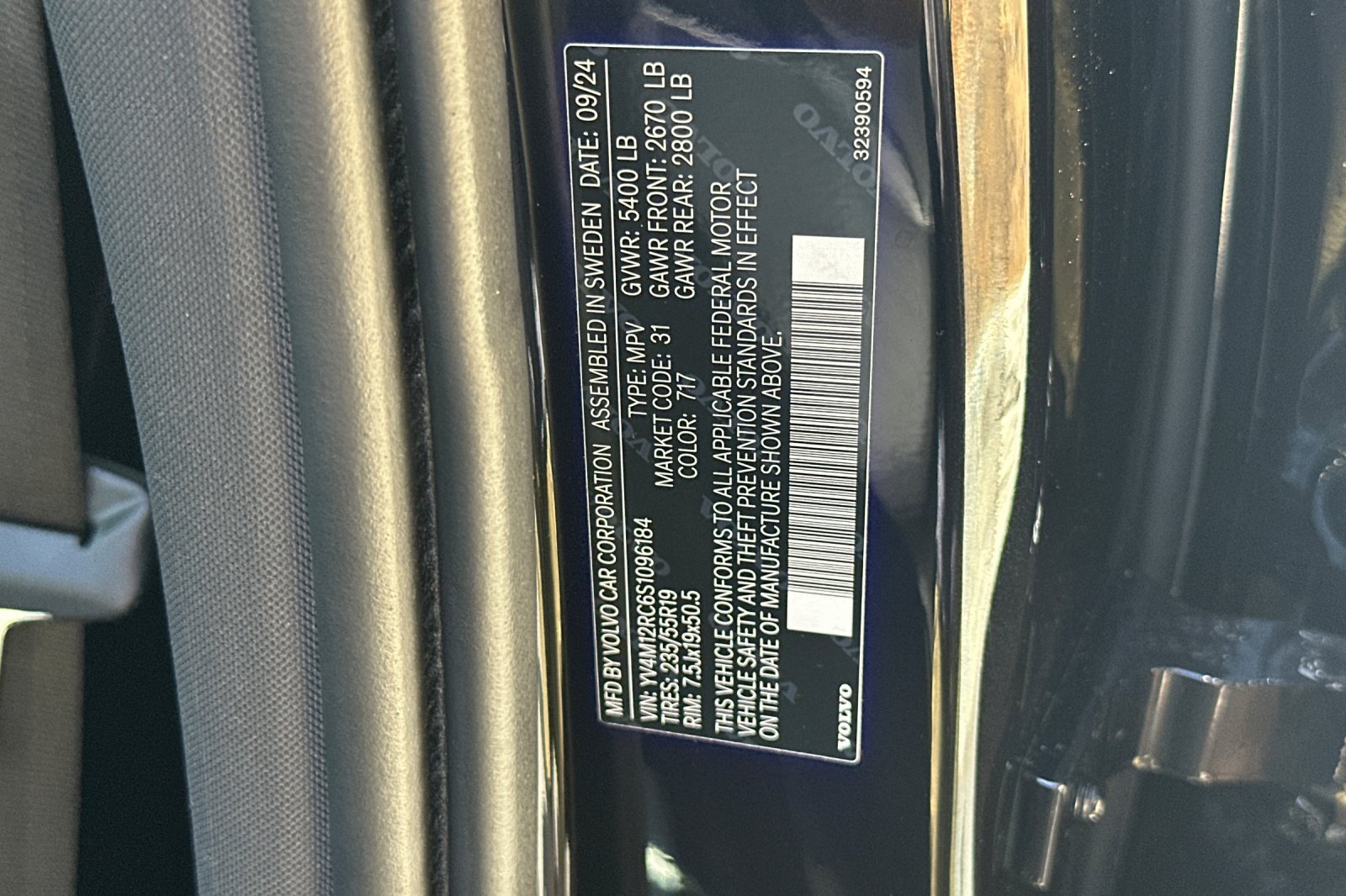 Certified 2025 Volvo XC60 B5 Plus AWD/4WD image 36