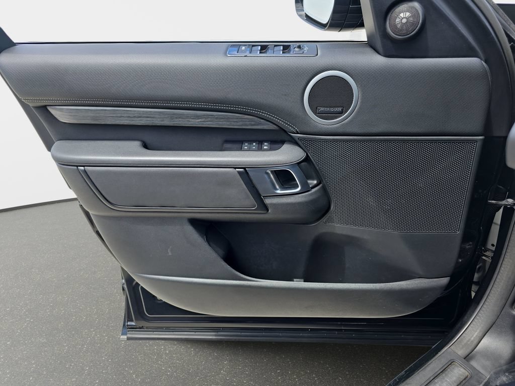 Certified 2023 Land Rover Discovery S R-Dynamic AWD/4WD image 29