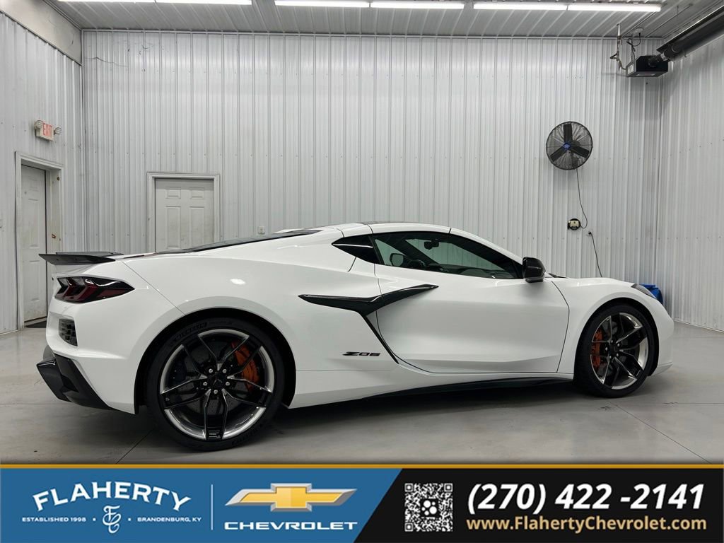 Used 2025 Chevrolet Corvette Z06 RWD video 2