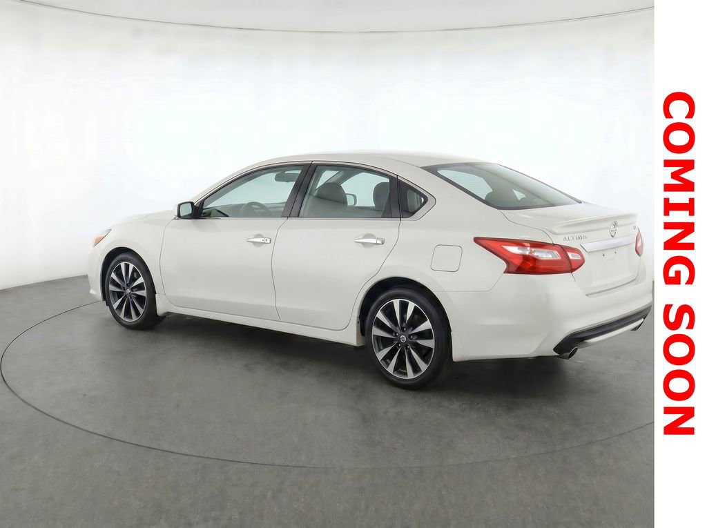 Used 2016 Nissan Altima 2.5 SR FWD image 4