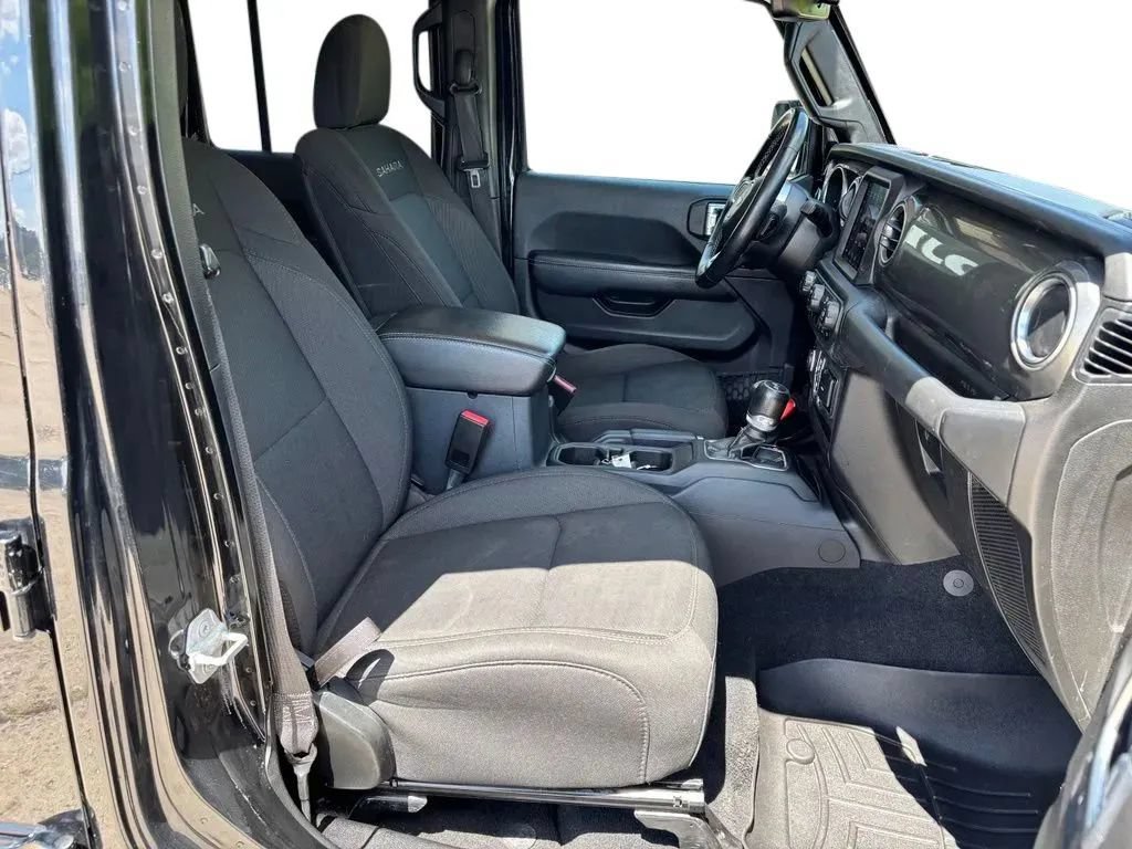 Used 2021 Jeep Wrangler Unlimited Sahara w/ Uconnect 4C Nav & Sound Group AWD/4WD image 31