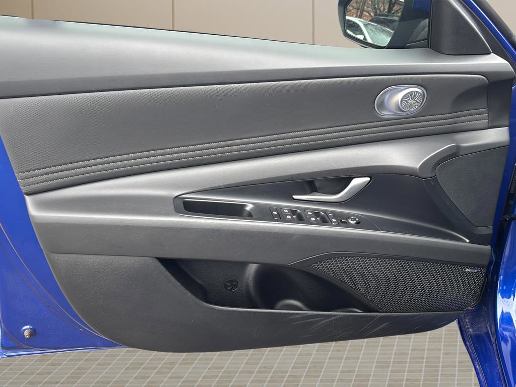 Certified 2025 Hyundai Elantra Limited image 16